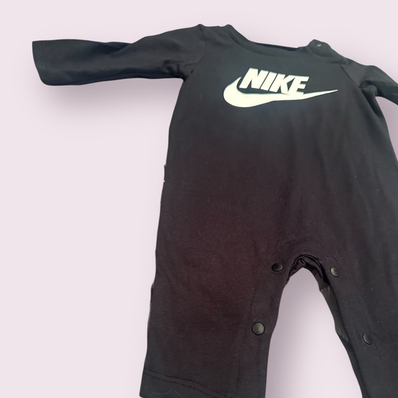 Baby Nike Black and White Bodysuit Size 3 Months NWOT - Picture 2 of 5
